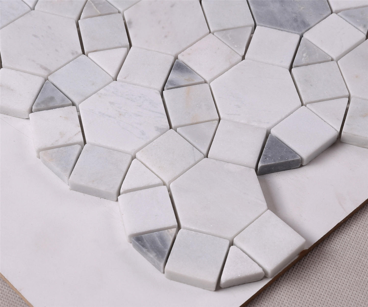 Gray Mixed Carrara White Marble Mosaic Tile for Wall Decoration
