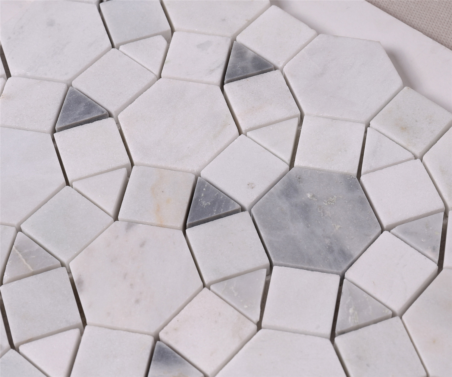 Gray Mixed Carrara White Marble Mosaic Tile for Wall Decoration